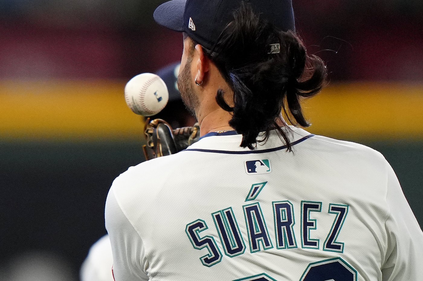Photo Gallery: Mariners take 3-2 lead in ALCS with 6-2 win in Game 5 | iNFOnews.ca