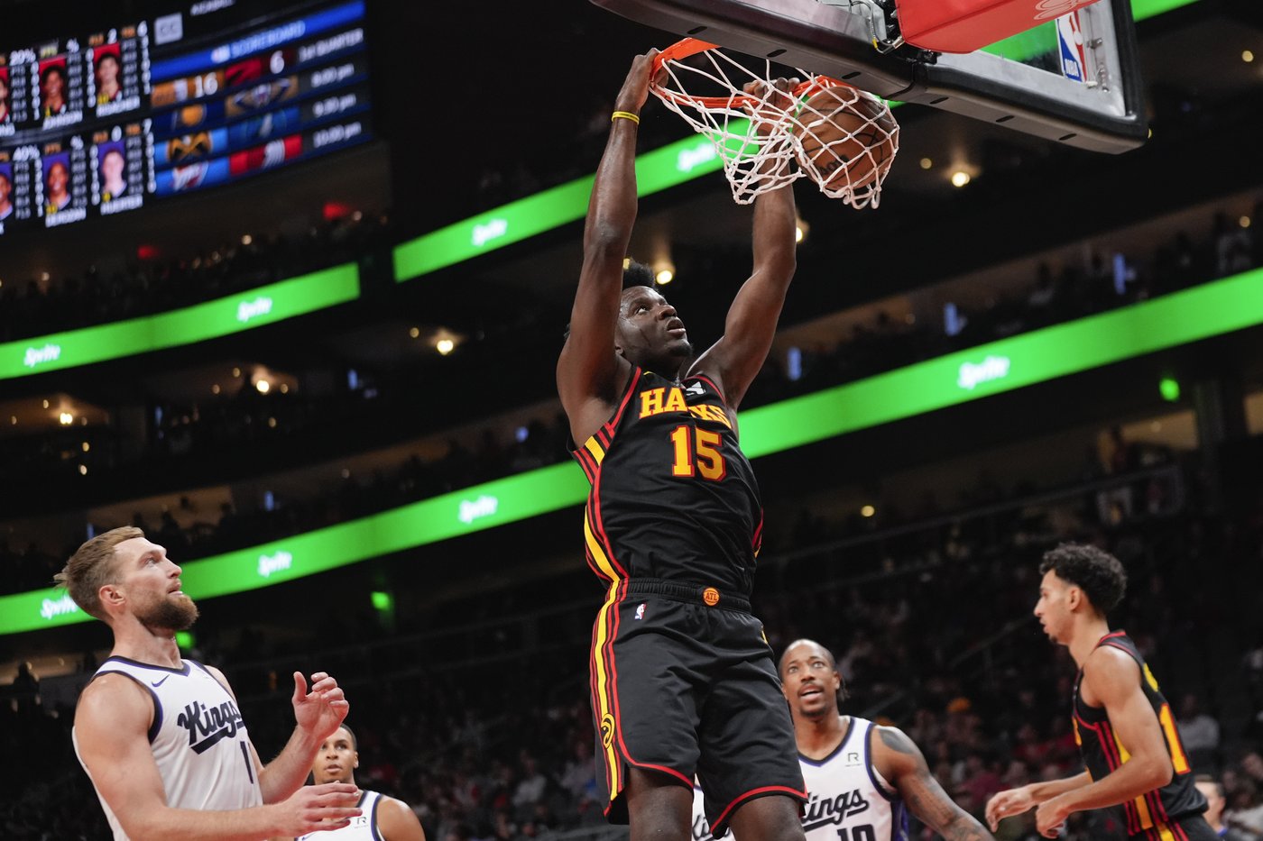 De'Aaron Fox leads Kings to 123-115 win over short-handed Hawks | iNFOnews.ca