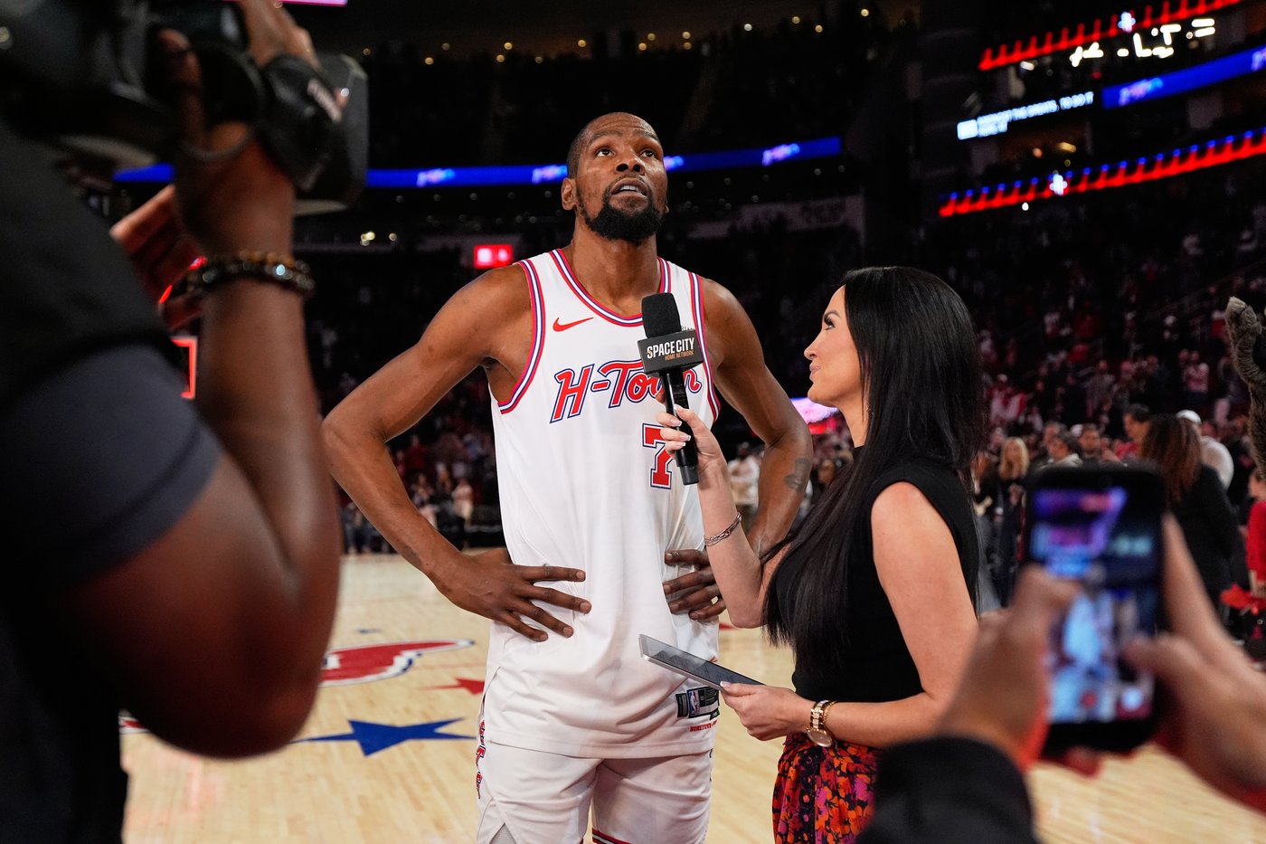 Durant moves past his 'idol,' Dirk Nowitzki, into 6th place on the NBA's career scoring list | iNFOnews.ca Durant moves past his 'idol,' Dirk Nowitzki, into 6th place on the NBA's career scoring list | iNFOnews.ca