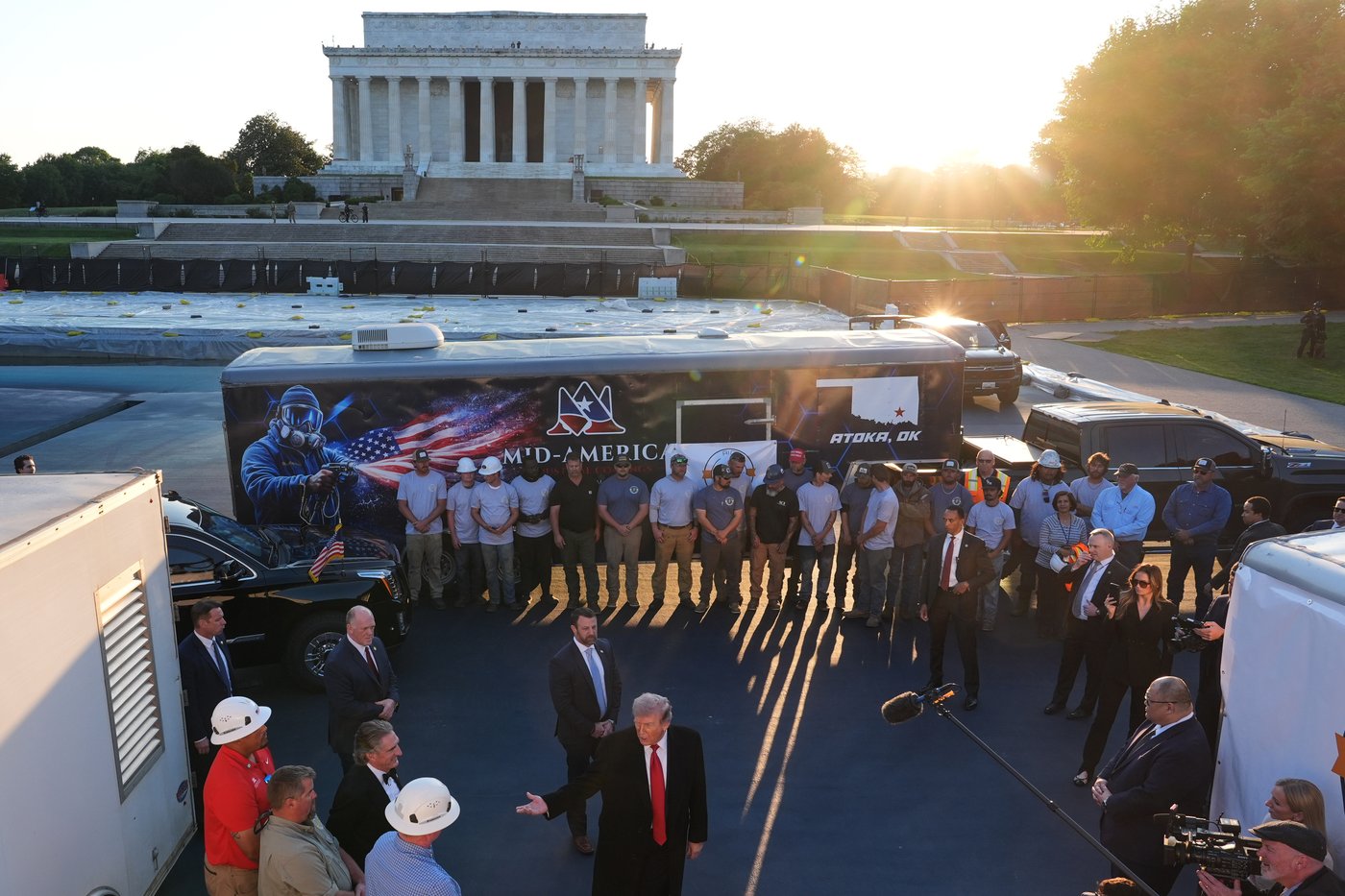 A nonprofit sues to halt Trump’s 'American flag blue' repaint of the Reflecting Pool | iNFOnews.ca