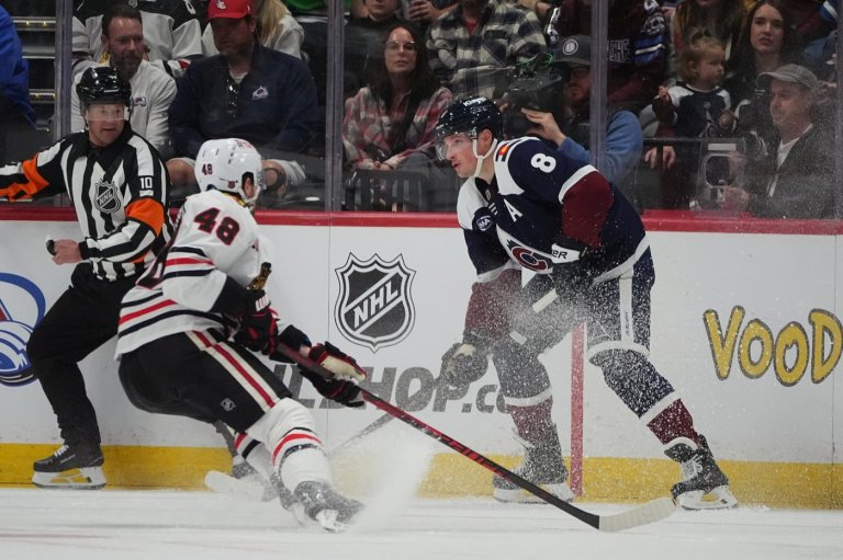 Makar scores 2 goals as NHL-leading Avalanche beat Blackhawks 3-1 | iNFOnews.ca