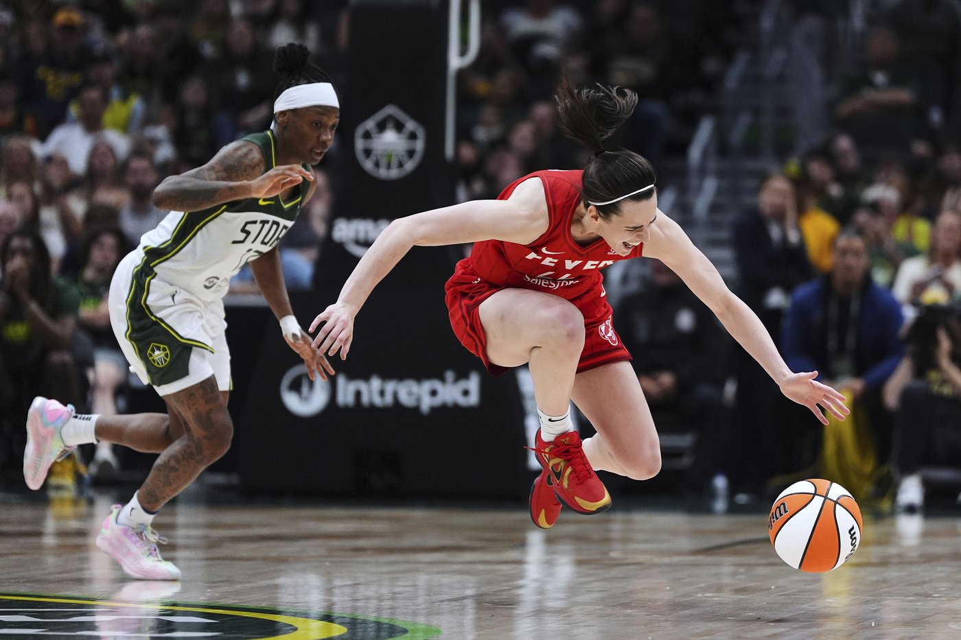 Caitlin Clark's groin strain sidelines her for Fever's 3rd game in row, Commissioner's Cup vs. Lynx | iNFOnews.ca
