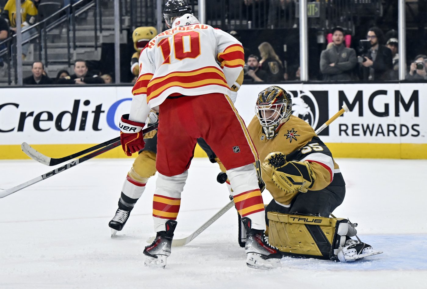 Samsonov stops 31 shots as Golden Knights earn sixth straight win, 3-0 over the Flames | iNFOnews.ca Samsonov stops 31 shots as Golden Knights earn sixth straight win, 3-0 over the Flames | iNFOnews.ca