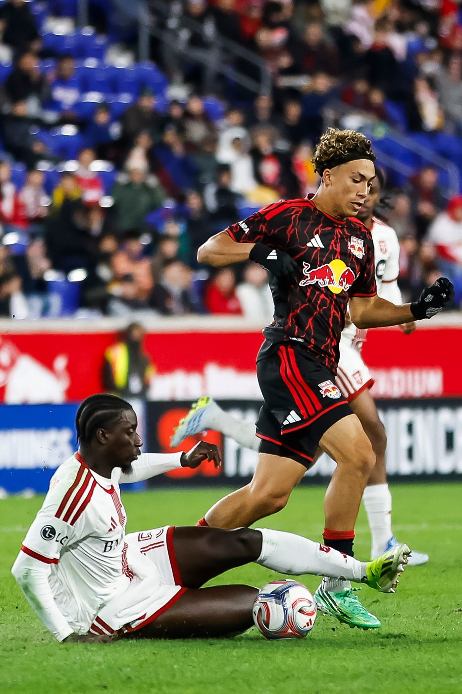 Sallói scores, Gavran makes three saves as Toronto beats Red Bulls 2-0 | iNFOnews.ca