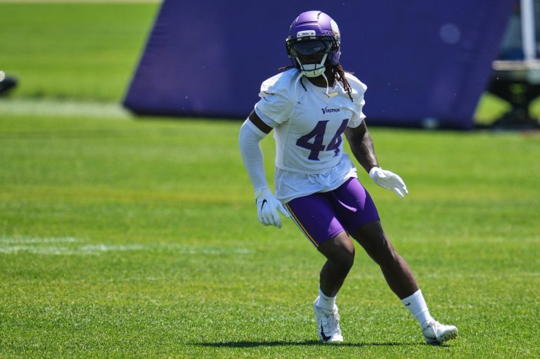 Brian Flores and the Vikings will have a younger defense, whether Harrison Smith returns or not | iNFOnews.ca