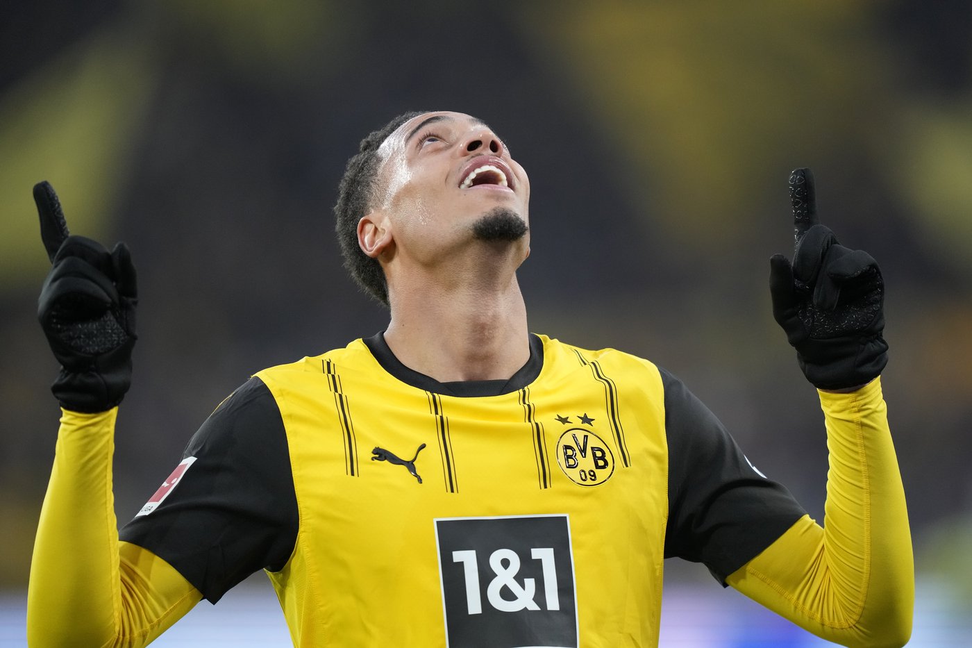 Schick hat trick helps Leverkusen cover defensive lapses. Frankfurt and Dortmund win in Bundesliga | iNFOnews.ca