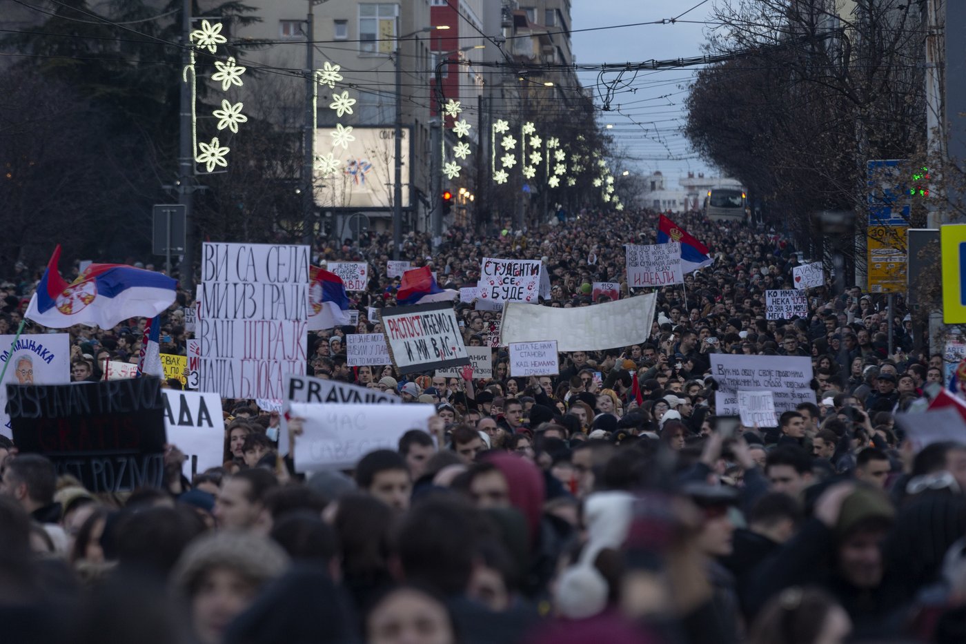 Thousands stream into Belgrade square to protest against populist Serbian leadership | iNFOnews.ca