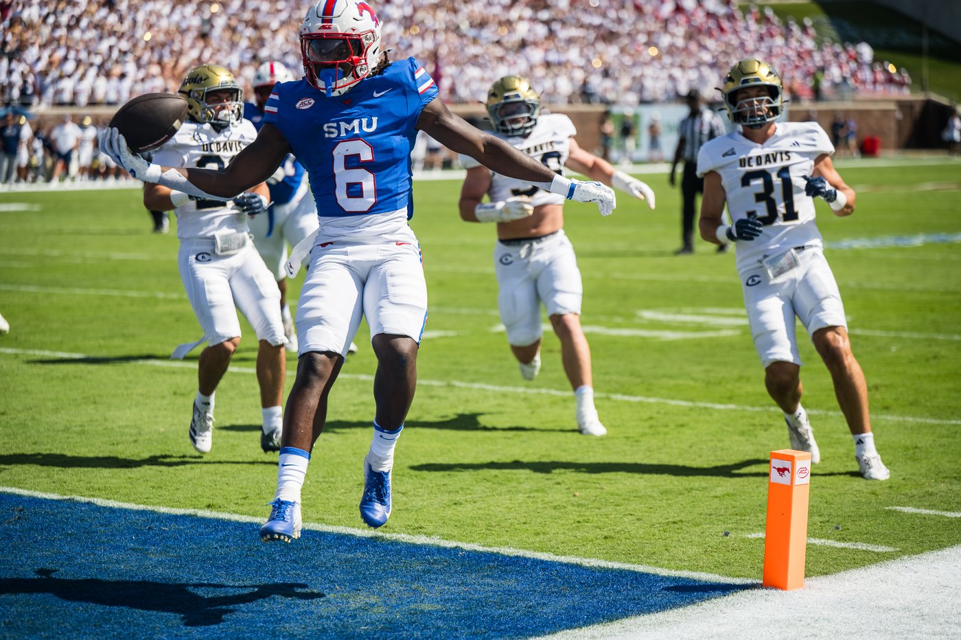 Jennings tosses 5 TDs as No. 17 SMU routs UC Davis 56-10 in scorching Texas heat | iNFOnews.ca