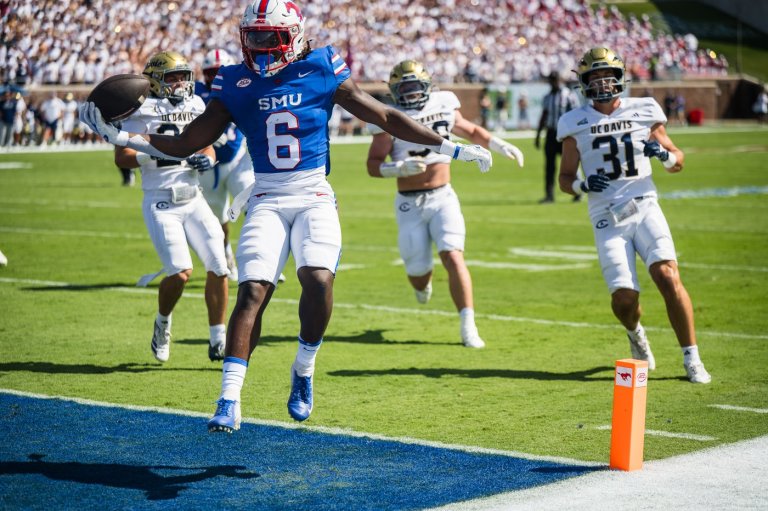 Jennings tosses 5 TDs as No. 17 SMU routs UC Davis 56-10 in scorching Texas heat | iNFOnews.ca