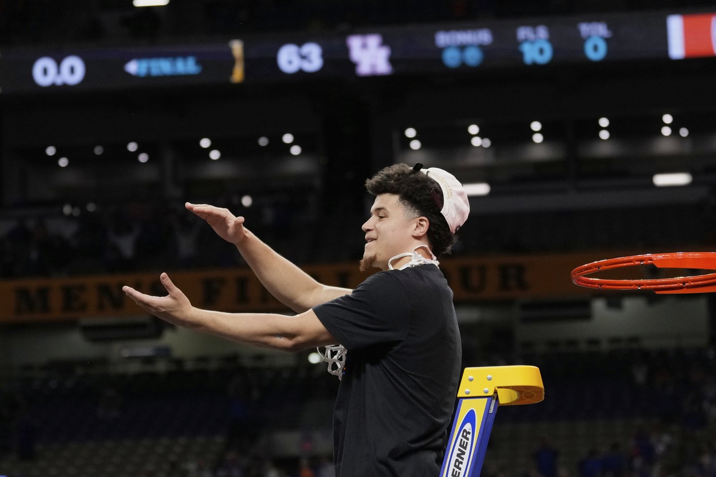 Two courts: NCAA's present (Gators!) and future play out 1700 miles apart on the same day | iNFOnews.ca