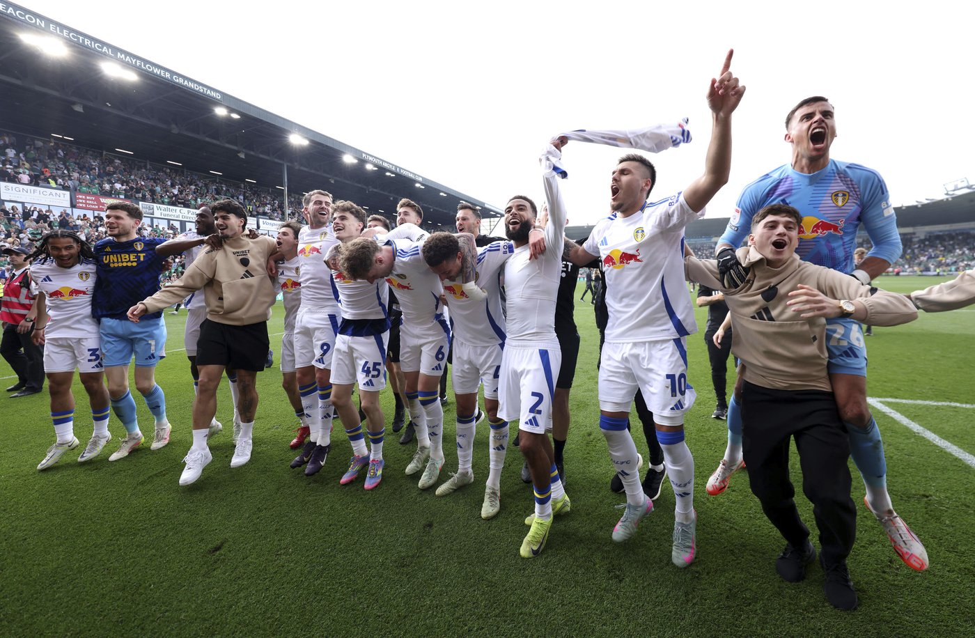 Leeds goes to the Premier League as second-division champion | iNFOnews.ca