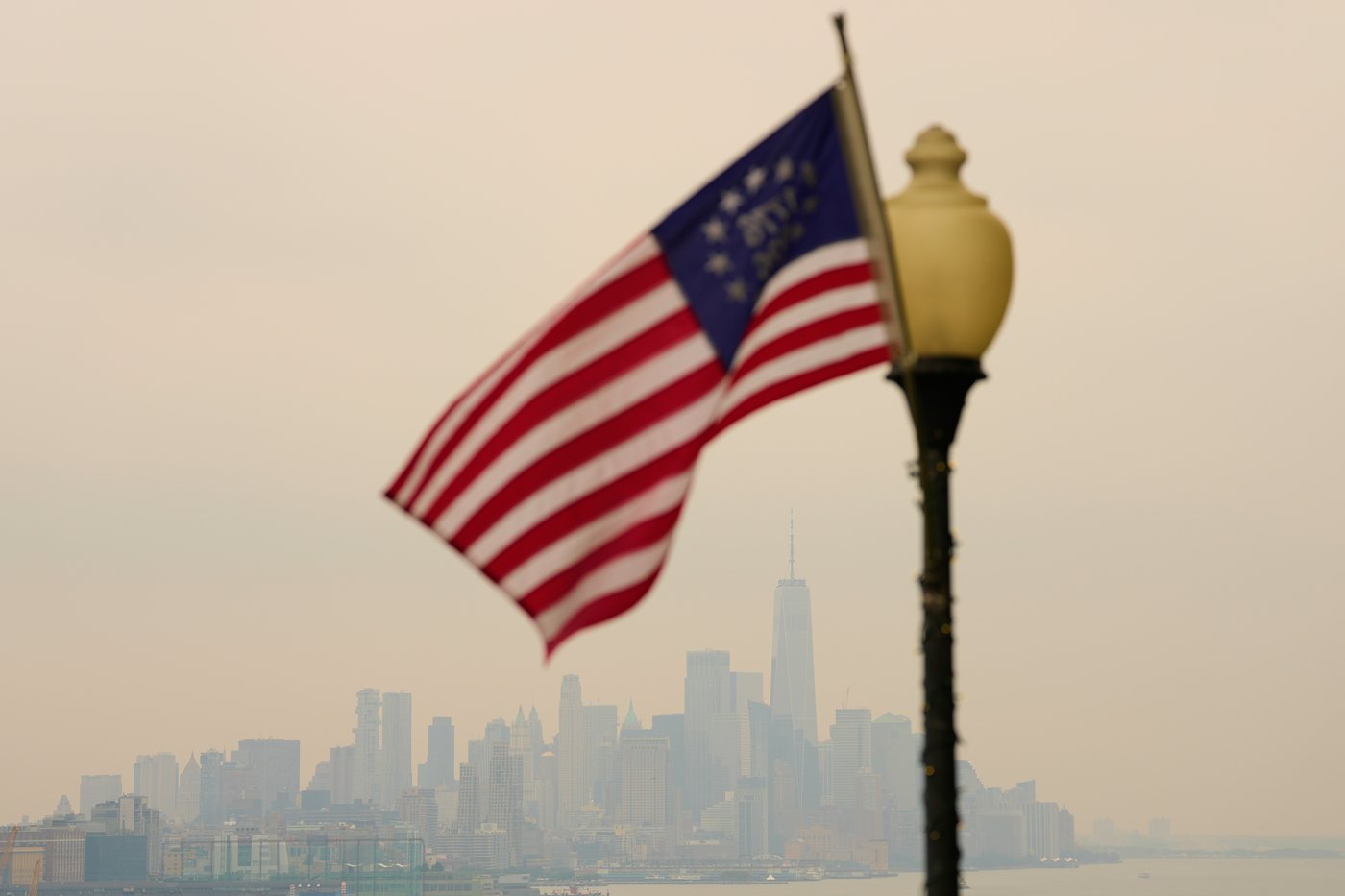 Heavy smoke from wildfires is darkening skies from the US Midwest to the East Coast, in photos | iNFOnews.ca