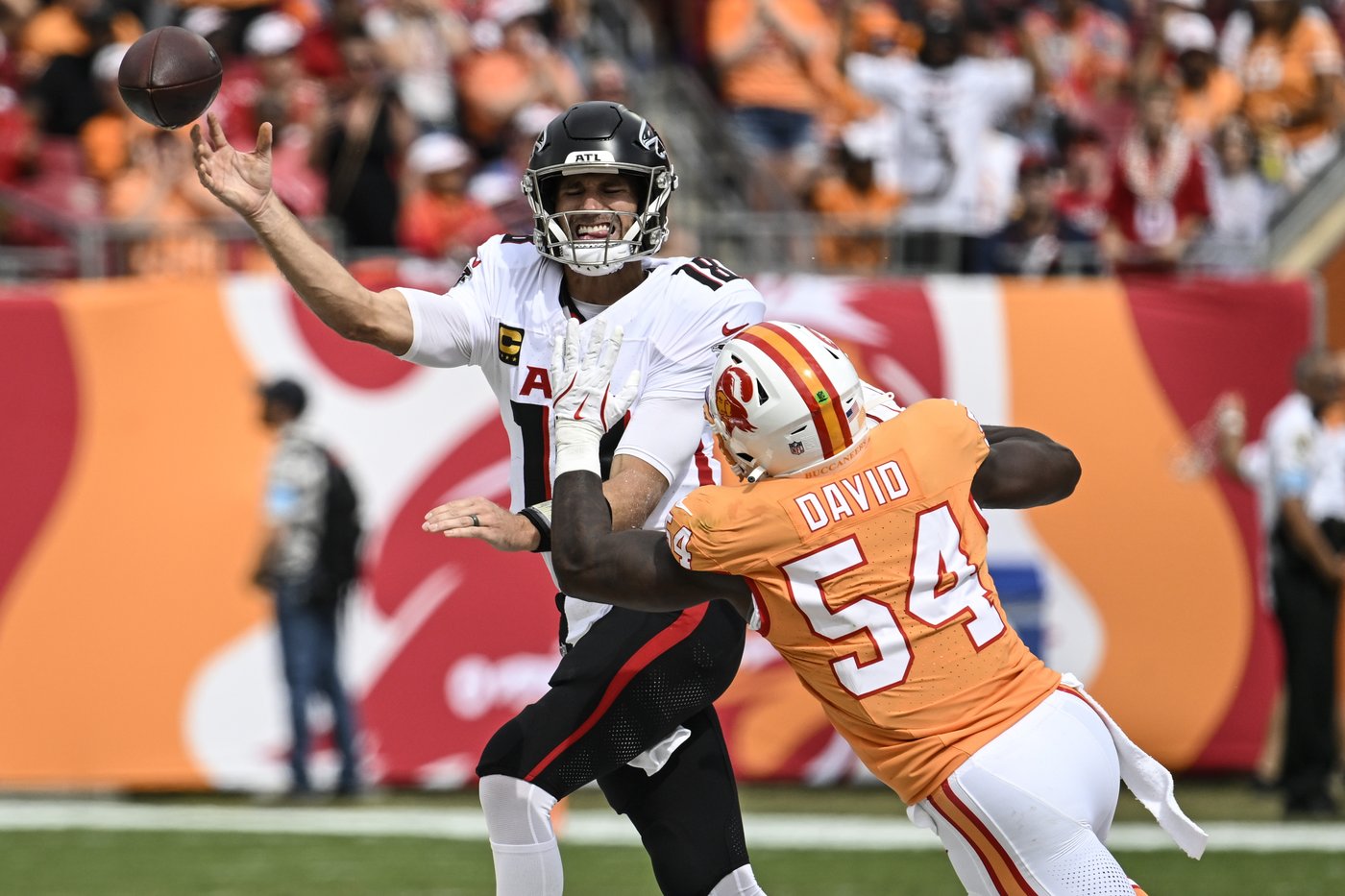 Cousins throws for 276 yards and 4 TDs as Falcons beat Bucs 31-26 to take control of NFC South | iNFOnews.ca Cousins throws for 276 yards and 4 TDs as Falcons beat Bucs 31-26 to take control of NFC South | iNFOnews.ca