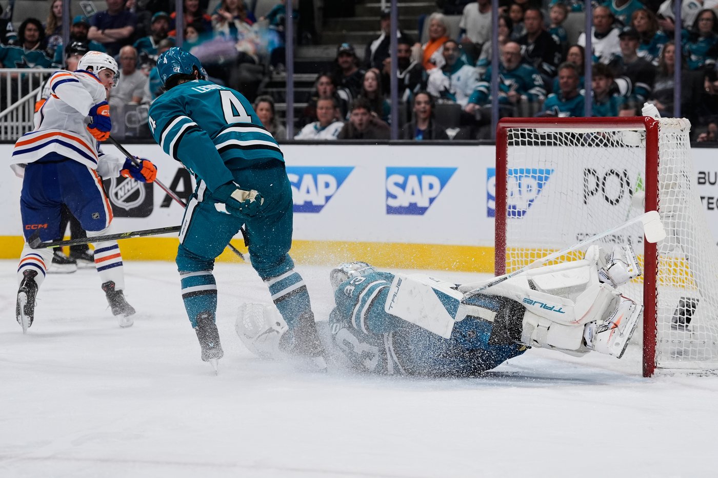 Connor McDavid's hat trick leads the Oilers to a 5-2 win over the Sharks | iNFOnews.ca