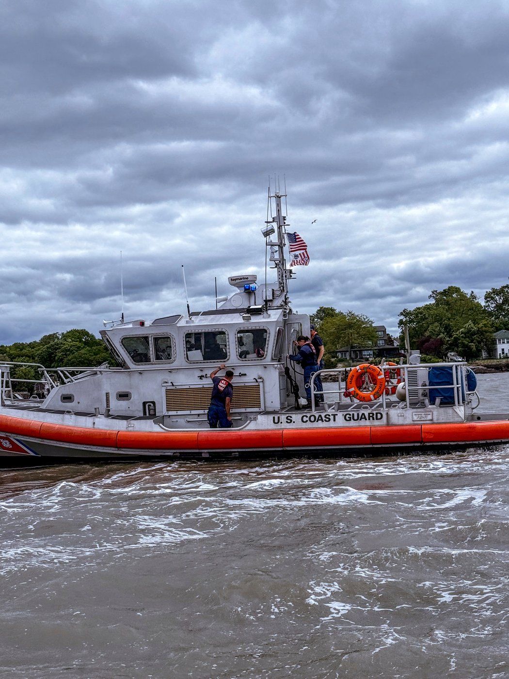 Pilot lands small plane in Long Island Sound, calls 911 to report location before rescue | iNFOnews.ca