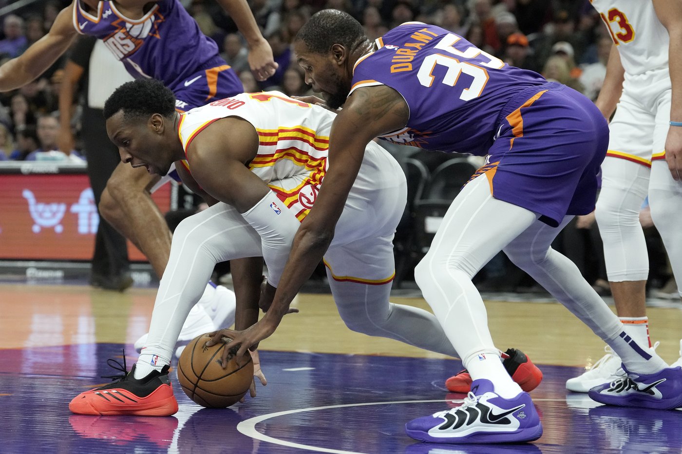 Bradley Beal leads with 25 points off the bench, Suns pull away late to beat the Hawks 123-115 | iNFOnews.ca Bradley Beal leads with 25 points off the bench, Suns pull away late to beat the Hawks 123-115 | iNFOnews.ca