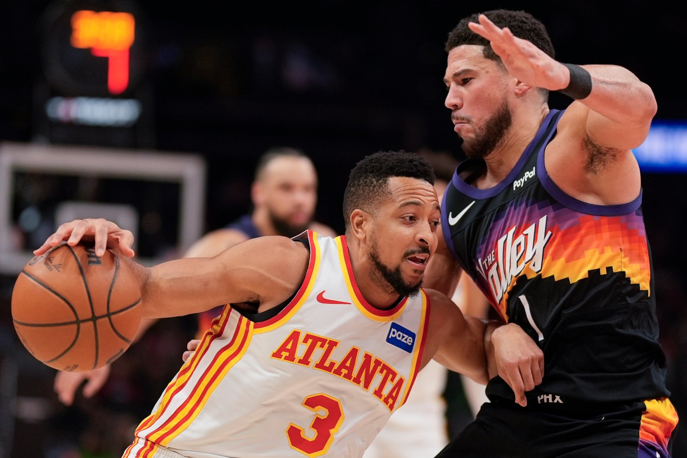 Hawks rally to beat Suns 110-103 after Phoenix loses Devin Booker to injury | iNFOnews.ca