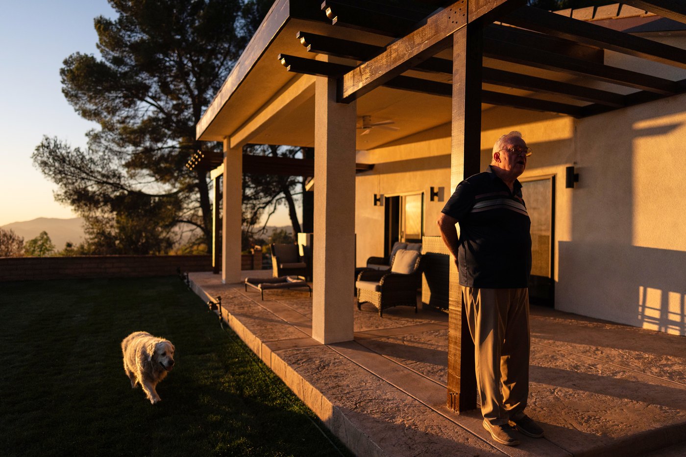 A man and his old dog are home at last after fleeing LA area fires | iNFOnews.ca
