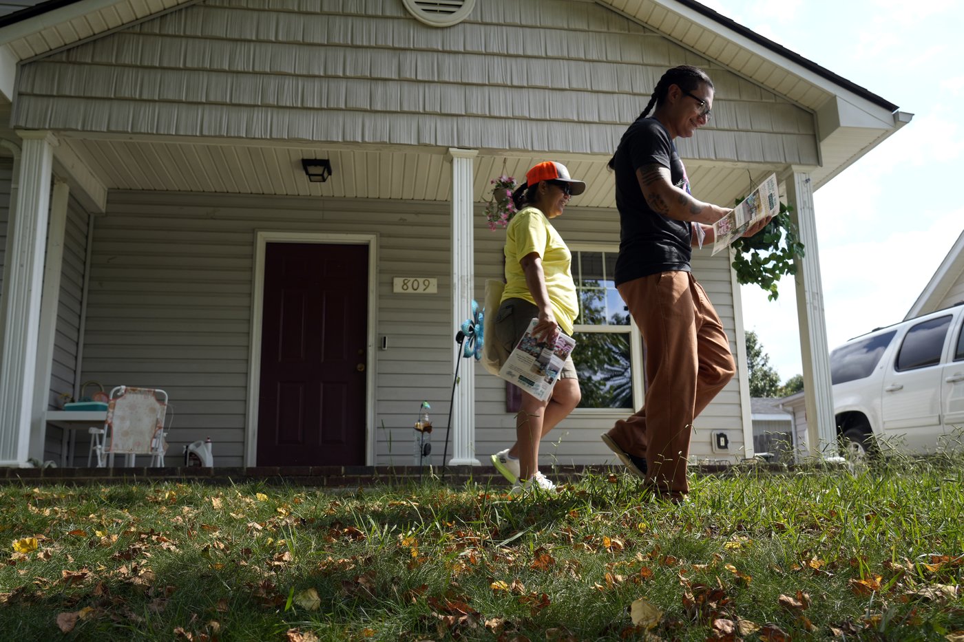 Voting groups that got a boost from Harris' candidacy are still working to persuade voters of color | iNFOnews.ca