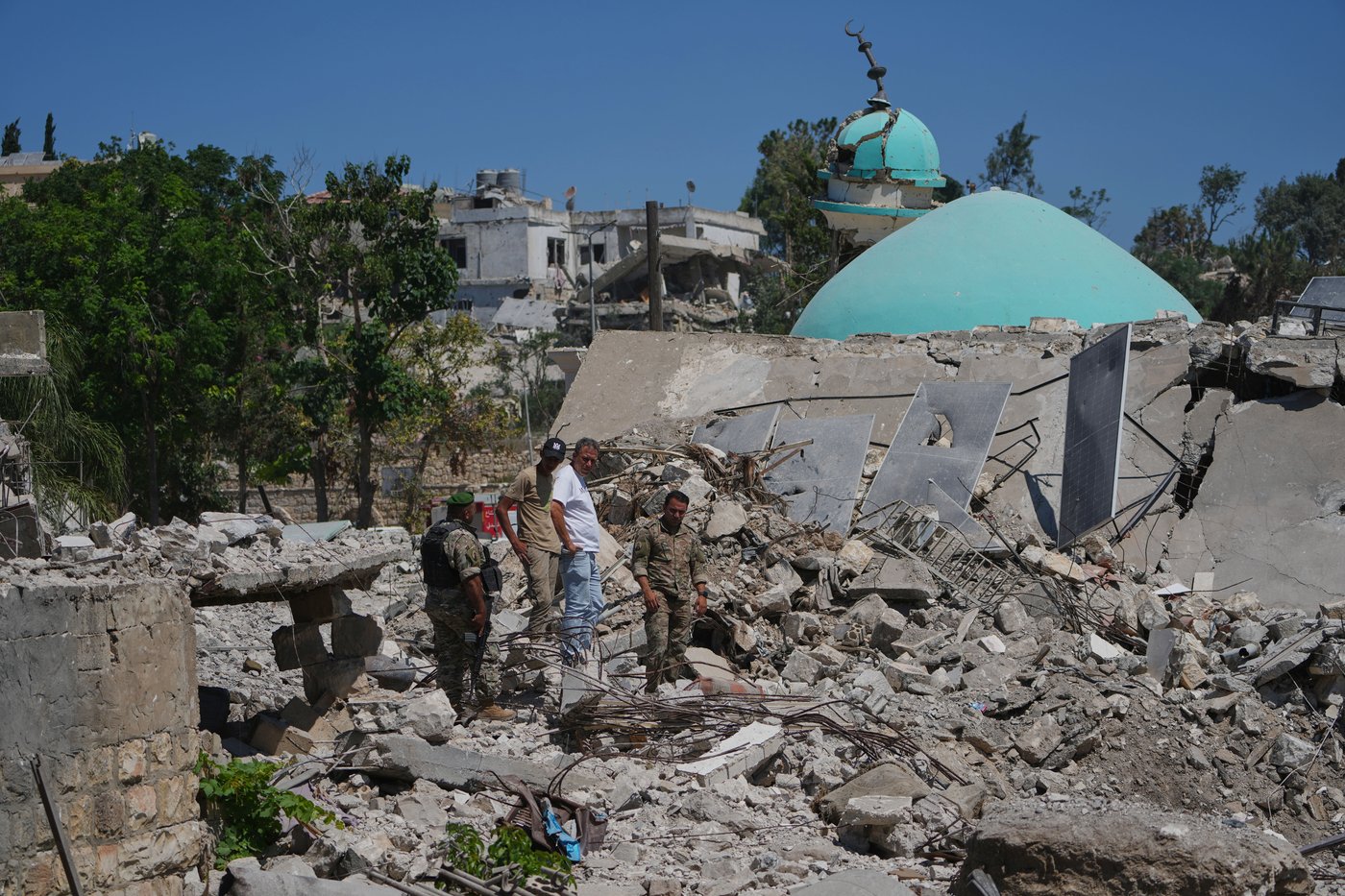 Residents return to a southern Lebanese village after a US-brokered agreement, in photos | iNwheels
