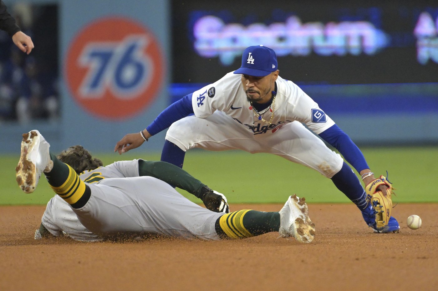 Jacob Wilson goes 4 for 5 with a pair of 2-run homers to lead A's over Dodgers 11-1 | iNFOnews.ca