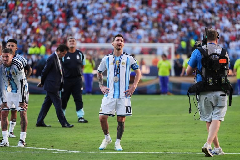 Lionel Messi shares tribute to late father Jorge, expresses doubts about continuing to play soccer | iNFOnews.ca