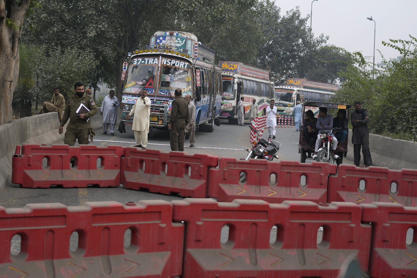 Pakistan partially stops mobile and internet services ahead of pro-Imran Khan protest | iNFOnews.ca