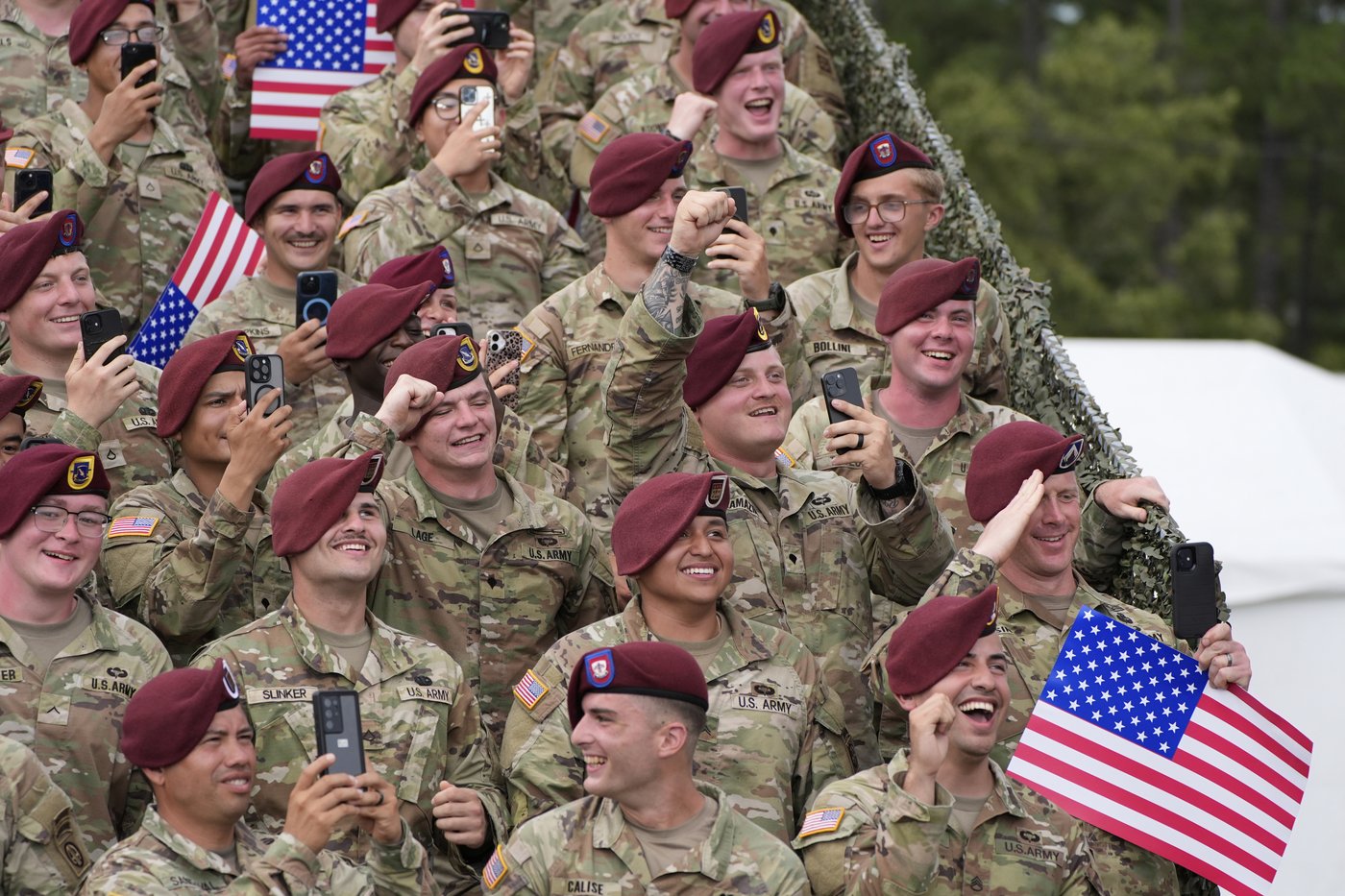 Trump’s recent moves risk politicizing the military, which has long strived to stay above politics | iNFOnews.ca Trump’s recent moves risk politicizing the military, which has long strived to stay above politics | iNFOnews.ca