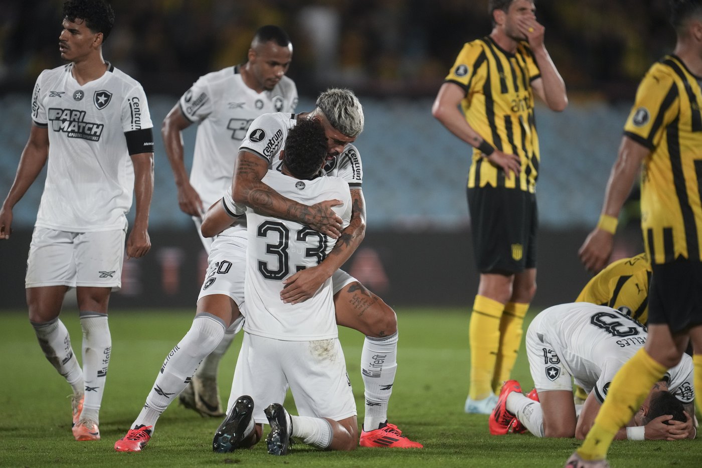 Brazil's Botafogo advances to its 1st Copa Libertadores final despite 3-1 loss at Penarol | iNFOnews.ca Brazil's Botafogo advances to its 1st Copa Libertadores final despite 3-1 loss at Penarol | iNFOnews.ca