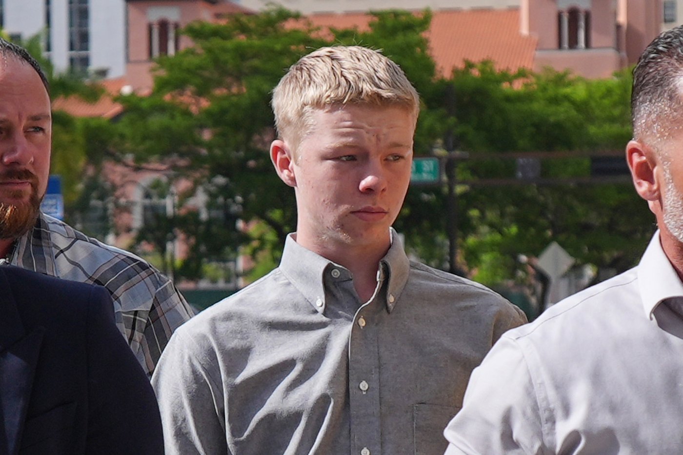 Teen charged with killing stepsister on Carnival Cruise remains free after hearing | iNFOnews.ca Teen charged with killing stepsister on Carnival Cruise remains free after hearing | iNFOnews.ca