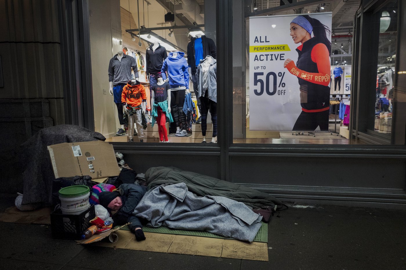 Judge temporarily blocks Trump administration's new transit and homelessness grant conditions | iNFOnews.ca