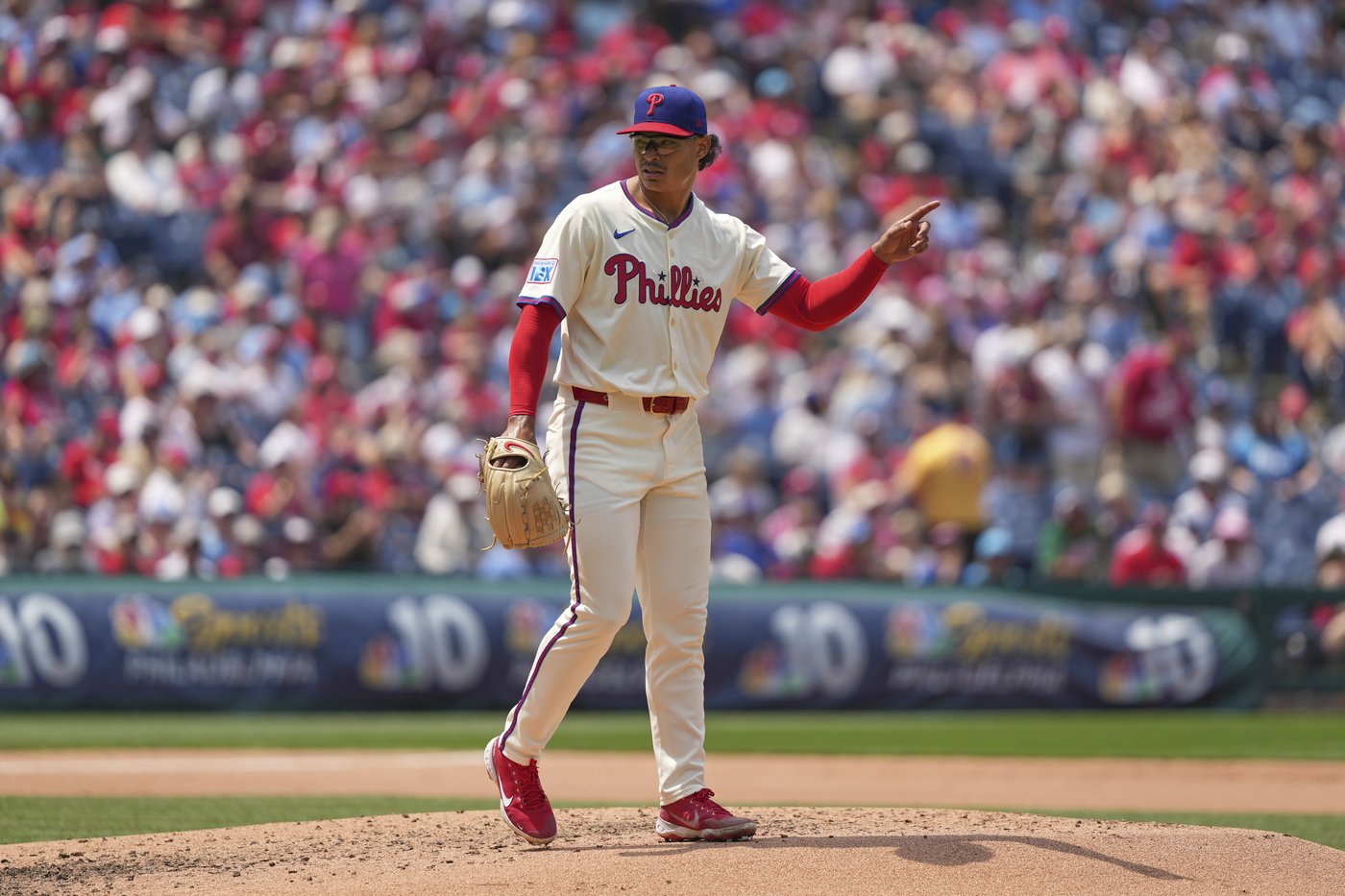 Schwarber and Bohm homer, Luzardo strikes out 10 to lead Phillies past Cubs 7-2 | iNFOnews.ca