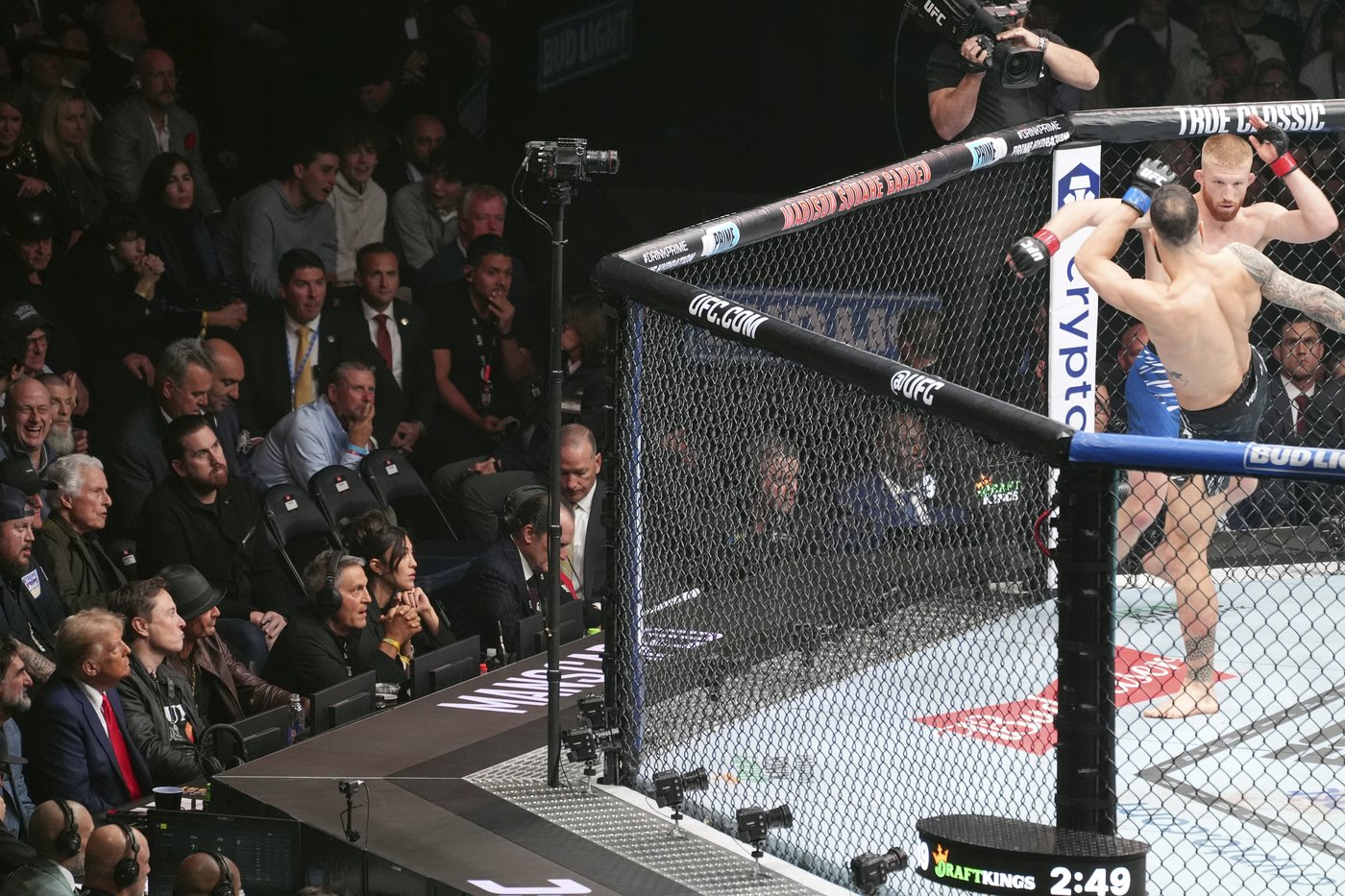 Jon Jones sends Stipe Miocic into retirement with decisive UFC heavyweight win in front of Trump | iNFOnews.ca Jon Jones sends Stipe Miocic into retirement with decisive UFC heavyweight win in front of Trump | iNFOnews.ca