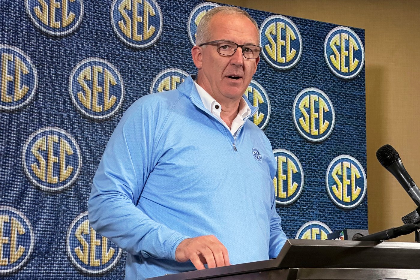 College football leaders weigh 16- or 24-team playoff, but need time to sort out revenue details | iNFOnews.ca
