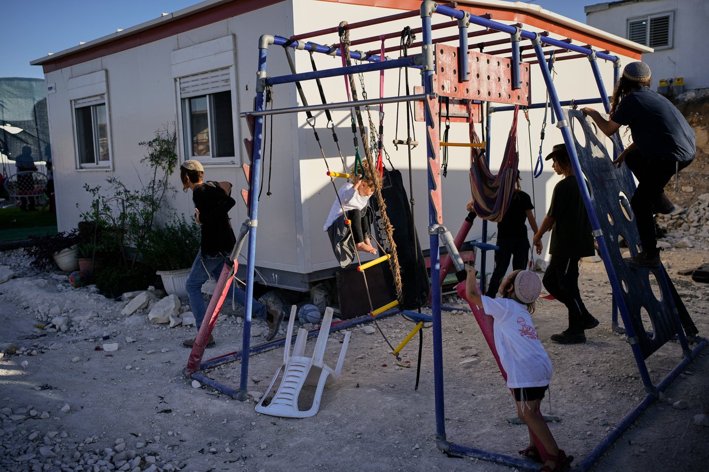 Israeli settlers, some armed, celebrate a new synagogue in the occupied West Bank, in photos | iNFOnews.ca