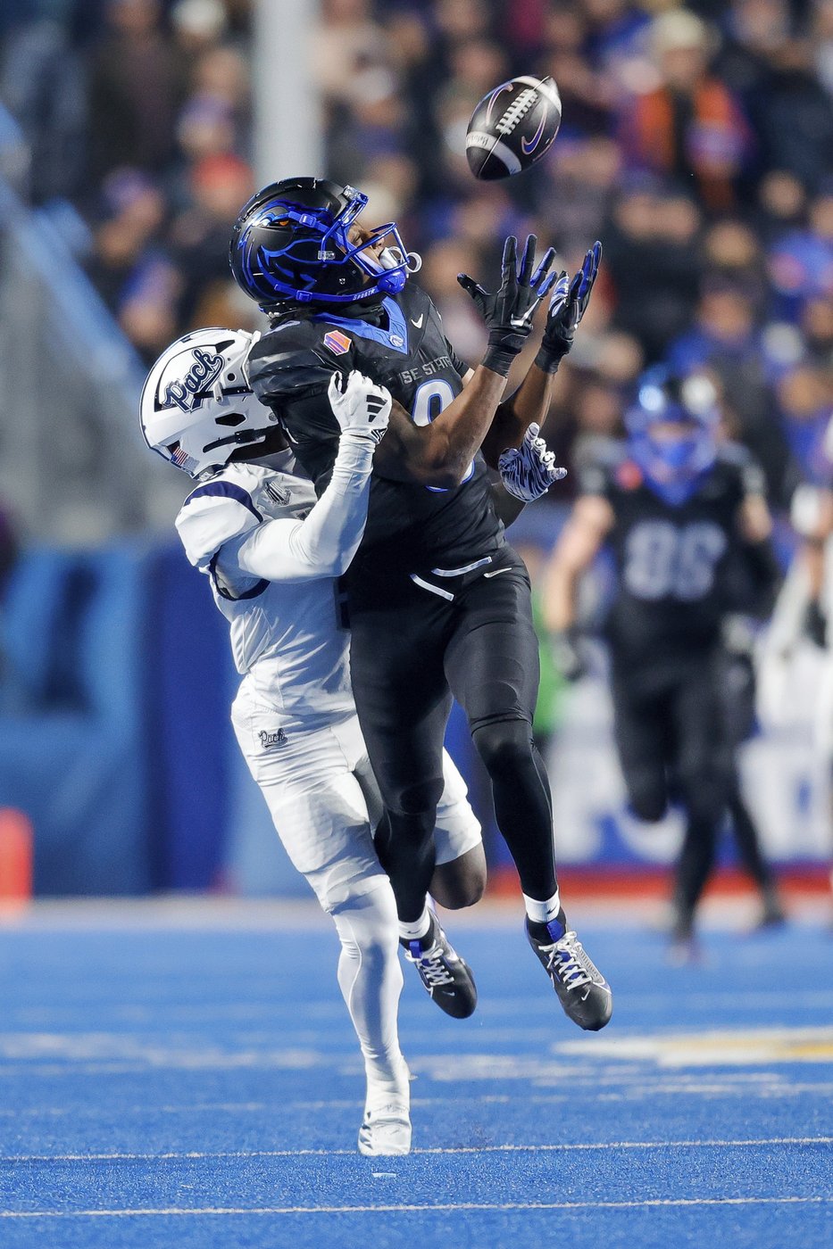 Ashton Jeanty runs for 209 yards and 3 TDs, No. 12 Boise State holds off Nevada 28-21 | iNFOnews.ca