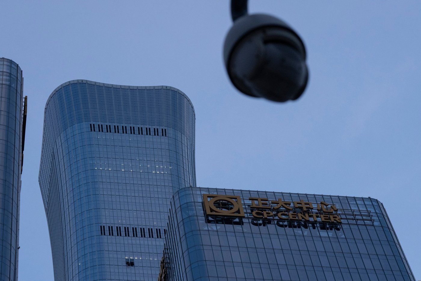 Small aircraft crashes into Beijing’s tallest building, according to flight tracking service | iNFOnews.ca