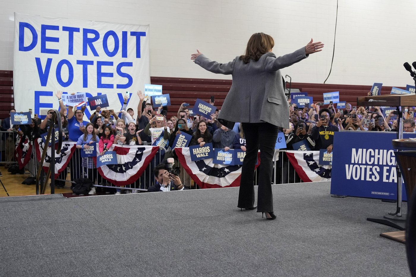 PHOTO COLLECTION: Election 2024 Campaign for President October 19 | iNFOnews.ca