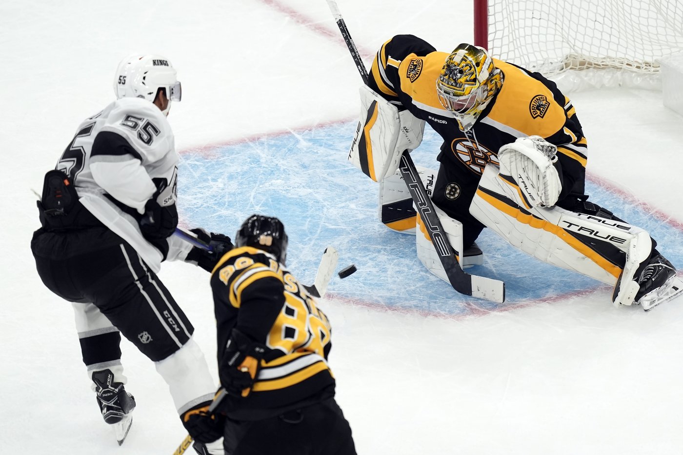 Pastrnak scores in overtime as the Bruins beat the Kings 2-1 | iNFOnews.ca