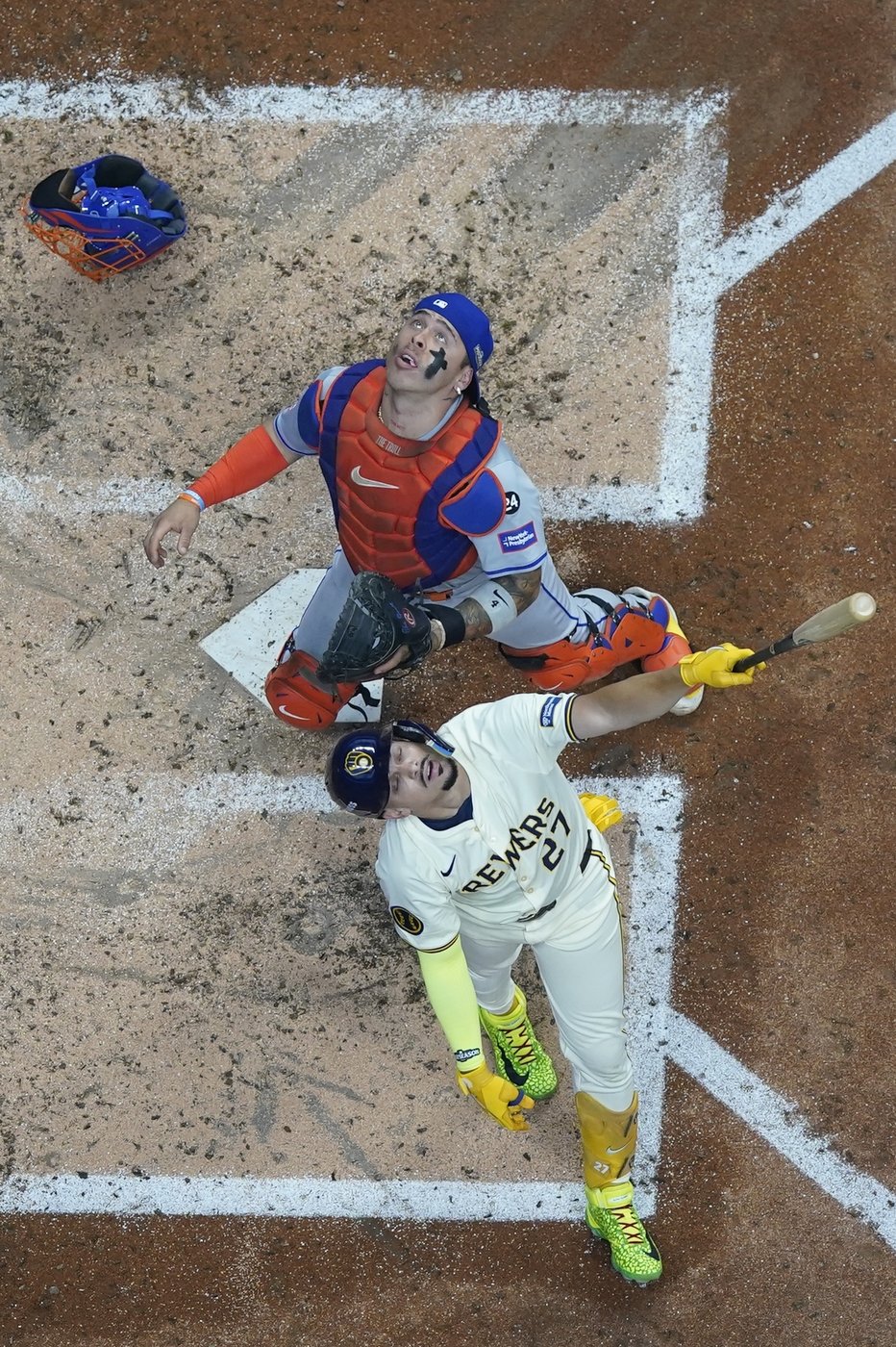 Mets continue wild ride with 8-4 win over Brewers in playoff opener | iNFOnews.ca
