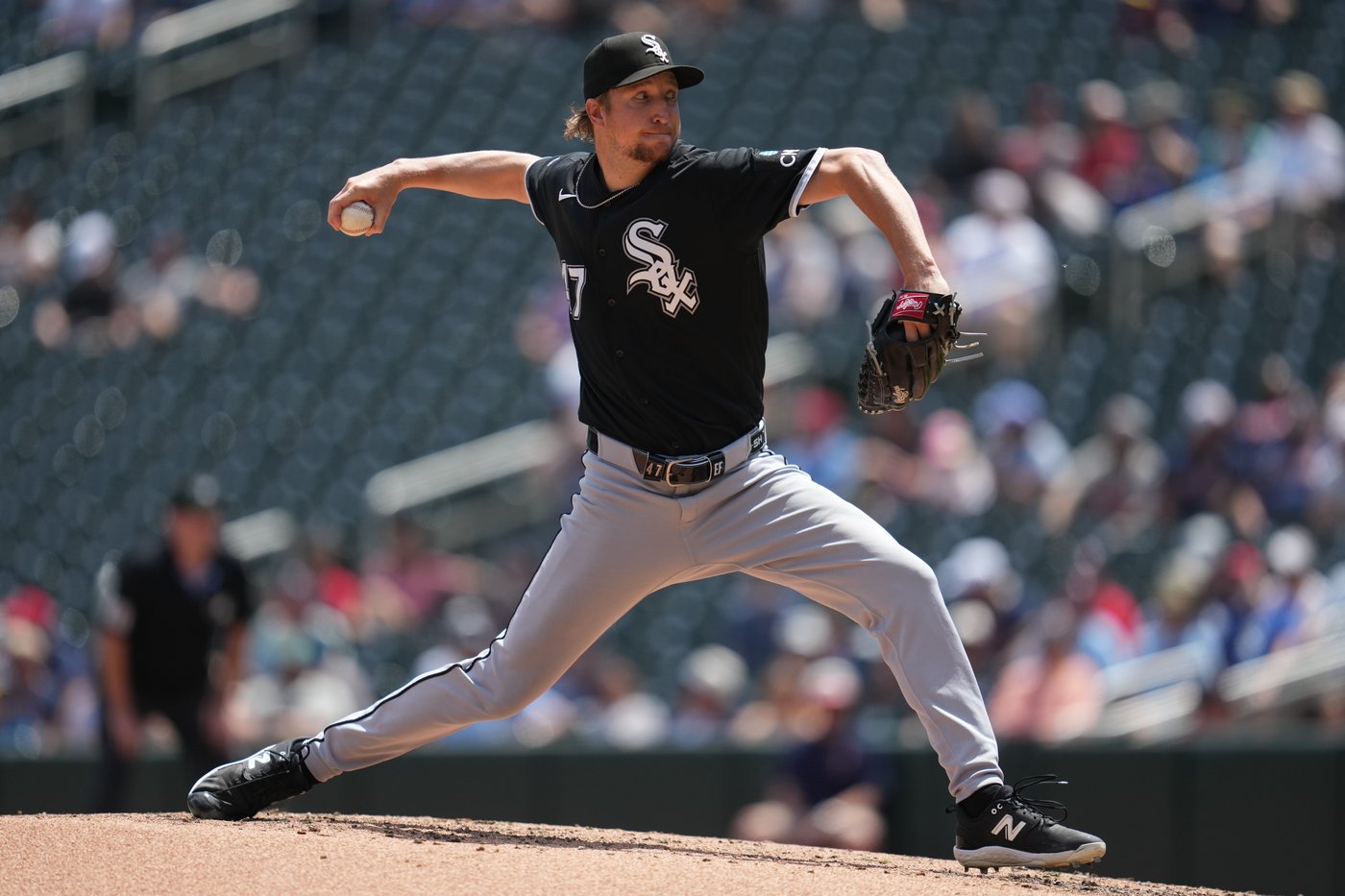 White Sox avoid a sweep by beating the Twins 8-0 behind Erick Fedde's first win in 10 months | iNFOnews.ca
