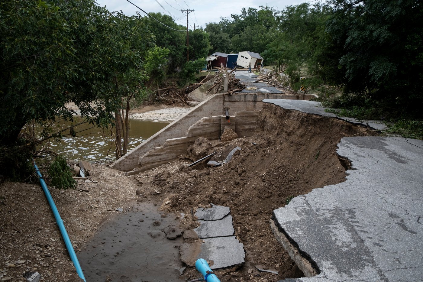 Texas floods have left high waters and a big cleanup job after hundreds of people are rescued | iNFOnews.ca