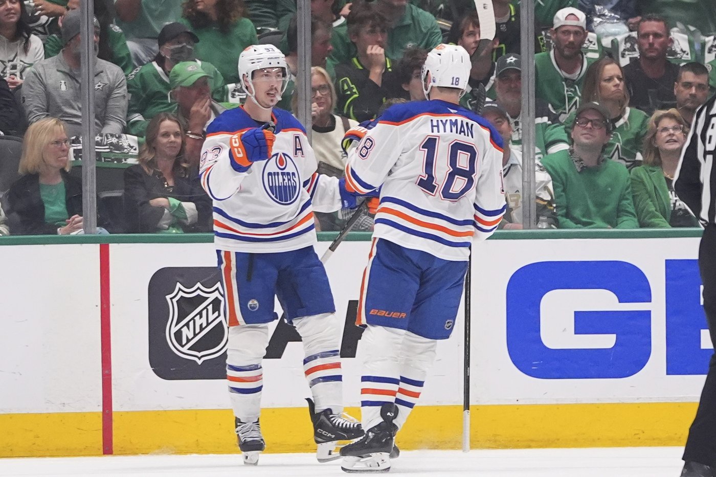 Oilers get even with 3-0 win over Stars in Game 2 of the West final | iNFOnews.ca Oilers get even with 3-0 win over Stars in Game 2 of the West final | iNFOnews.ca