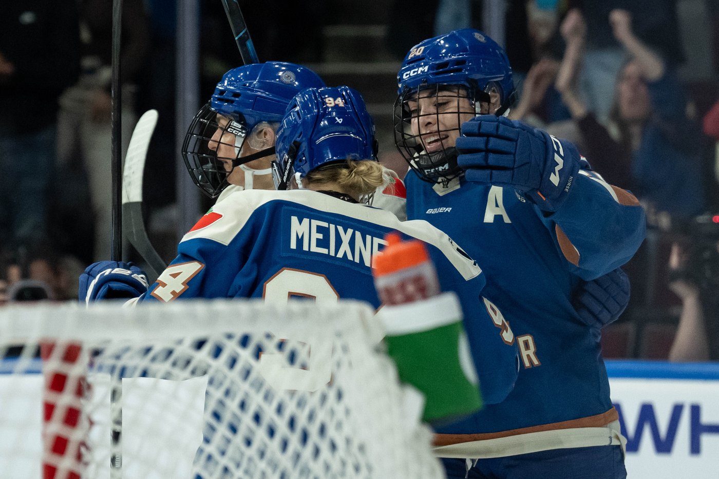 Vancouver Goldeneyes hold on for 4-3 win over Montreal Victoire | iNFOnews.ca Vancouver Goldeneyes hold on for 4-3 win over Montreal Victoire | iNFOnews.ca