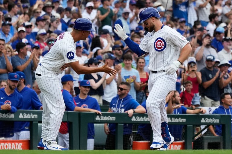 Former Cubs player Anthony Rizzo snares Michael Busch's home run ball in the Wrigley Field bleachers | iNFOnews.ca
