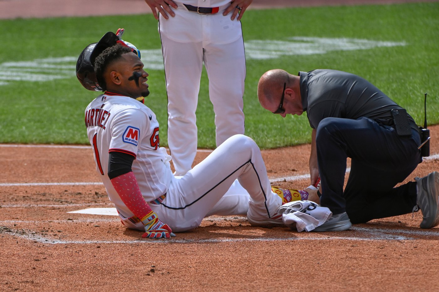 Guardians lose outfielders DeLauter, Martínez to injuries in first 2 innings against Tigers | iNFOnews.ca