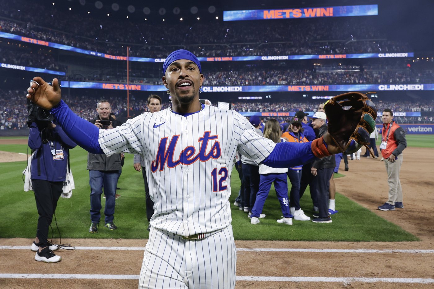 Francisco Lindor's grand slam sends Mets into NLCS with 4-1 win over Phillies in Game 4 of NLDS | iNFOnews.ca