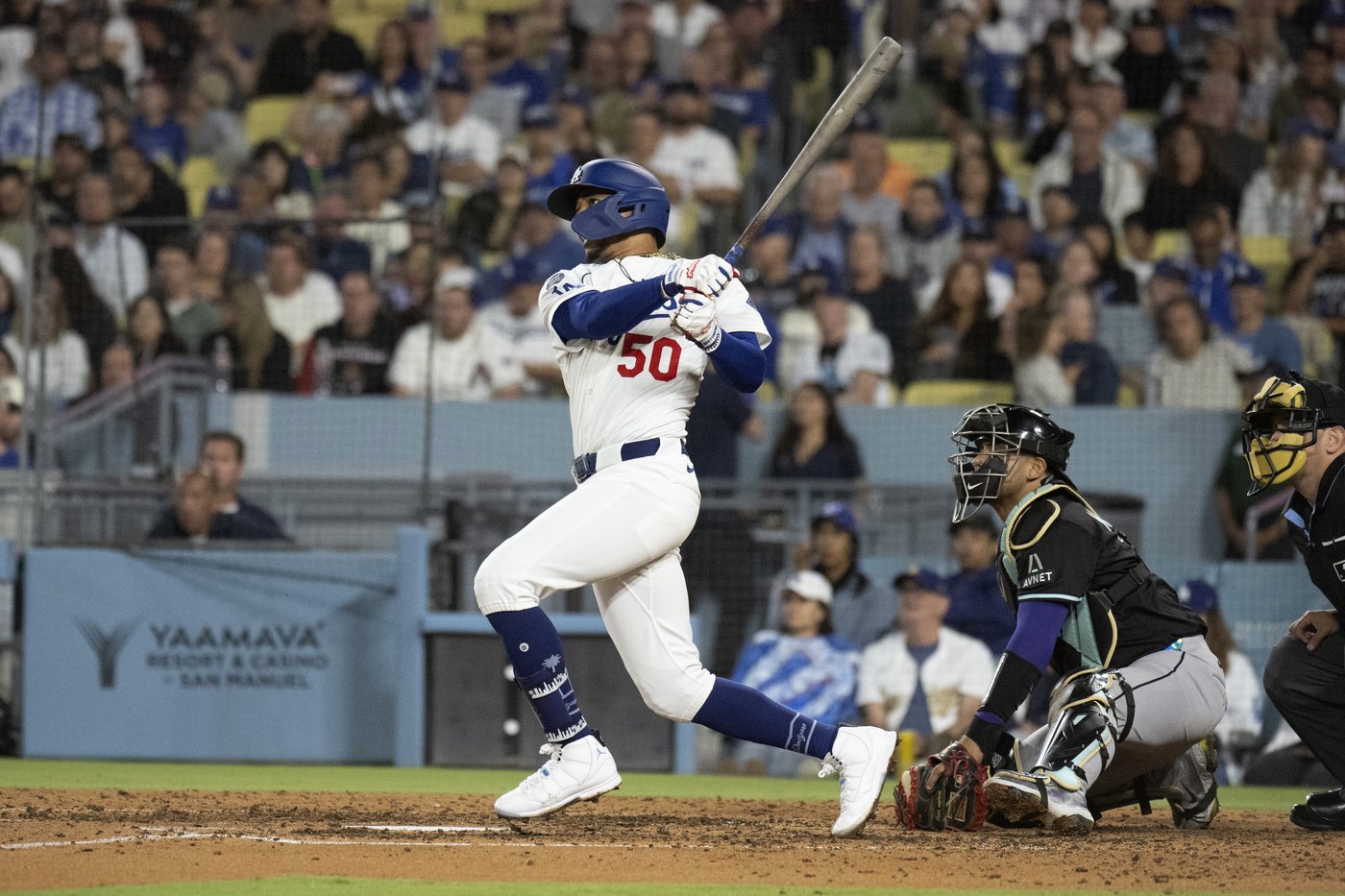 Dodgers shortstop Mookie Betts is day-to-day after injuring his left toe in mishap | iNFOnews.ca