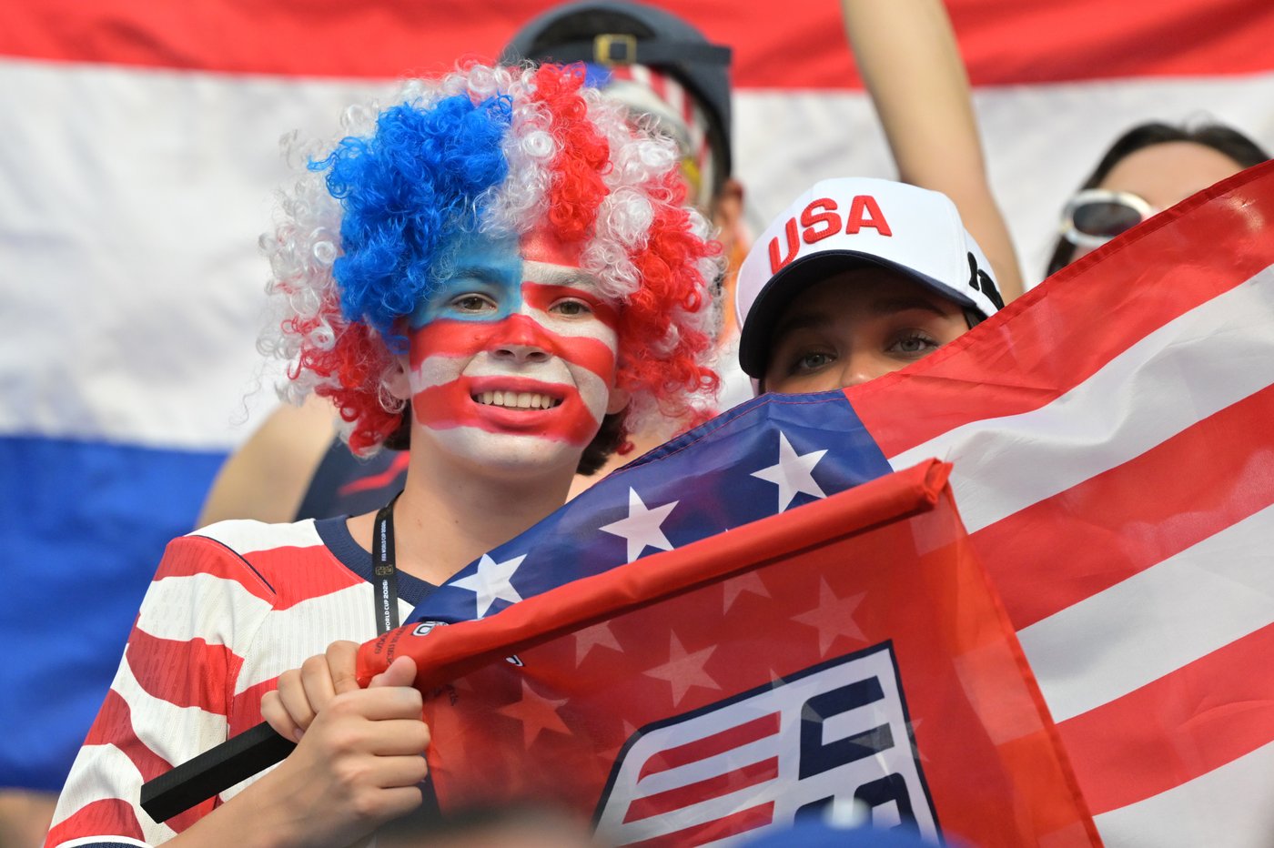 Roaring crowds in stars and stripes show up for the US team, and soccer's moment in their country | iNFOnews.ca Roaring crowds in stars and stripes show up for the US team, and soccer's moment in their country | iNFOnews.ca