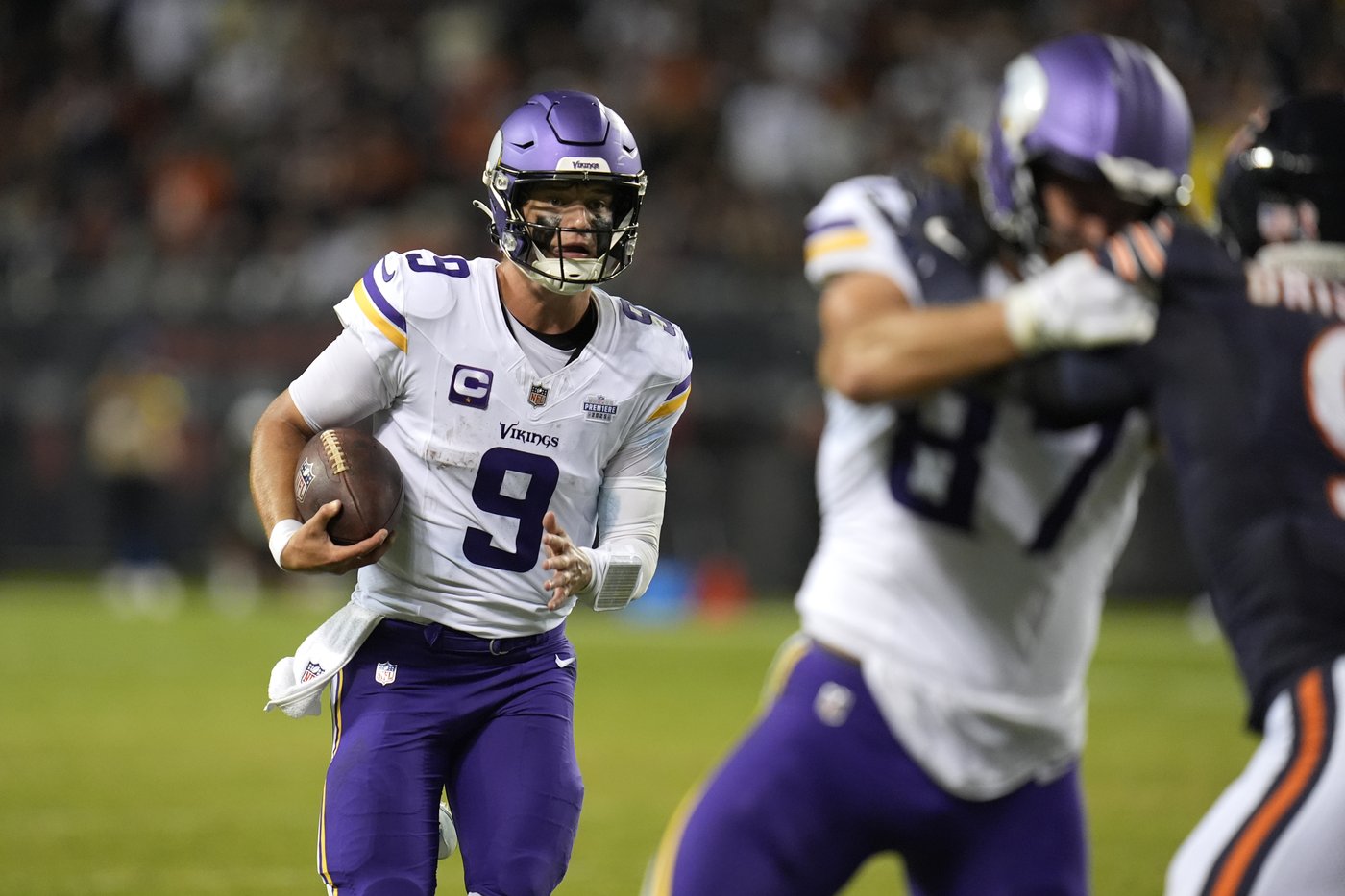 Vikings ground game gives McCarthy's debut a late and vital boost in opening victory vs. Bears | iNFOnews.ca Vikings ground game gives McCarthy's debut a late and vital boost in opening victory vs. Bears | iNFOnews.ca